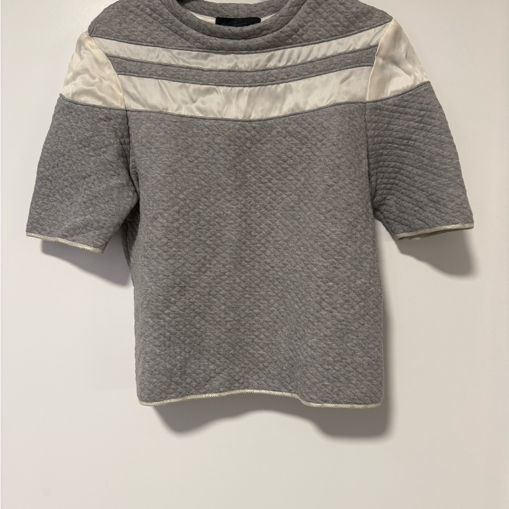 Gray and White Quilted Short Sleeve Top